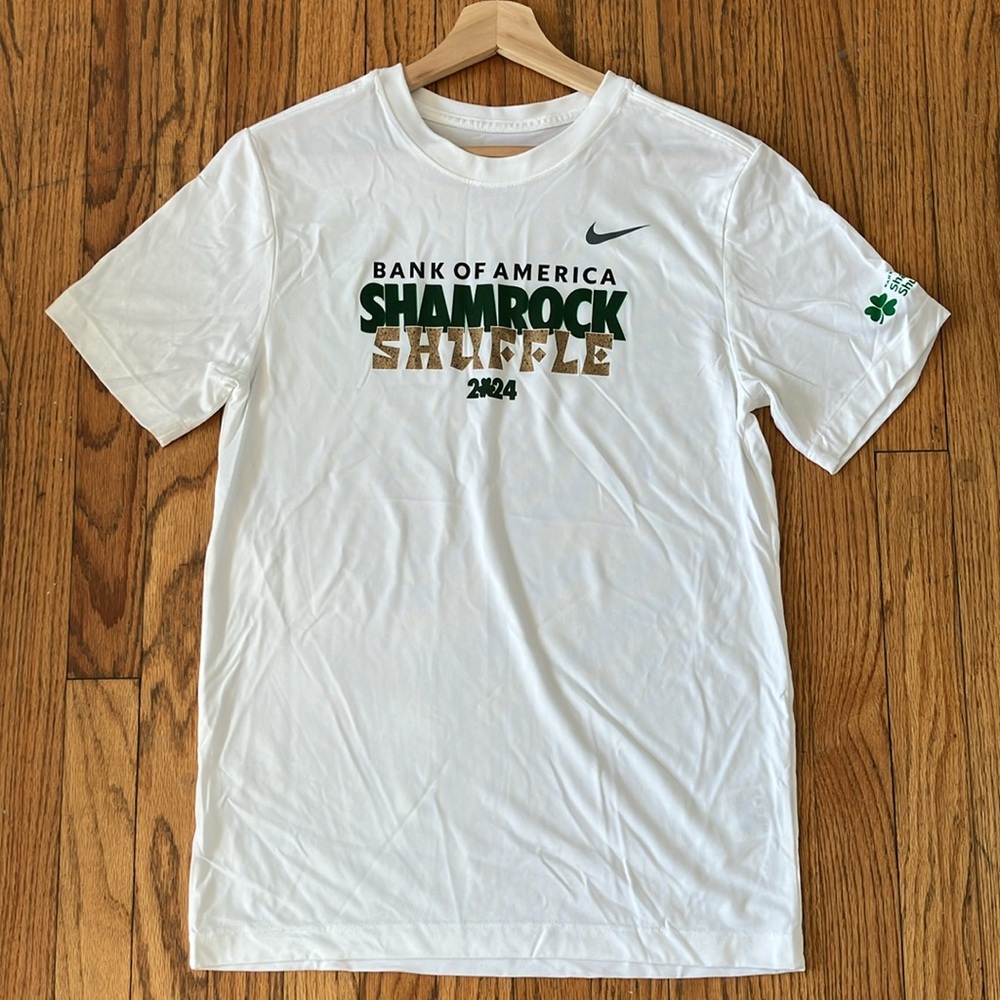 ☘️ Nike dri-fit tee and gloves